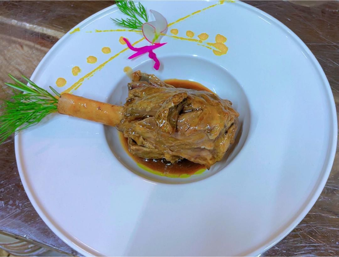 Souris d'agneau à l'ail doux et romarin